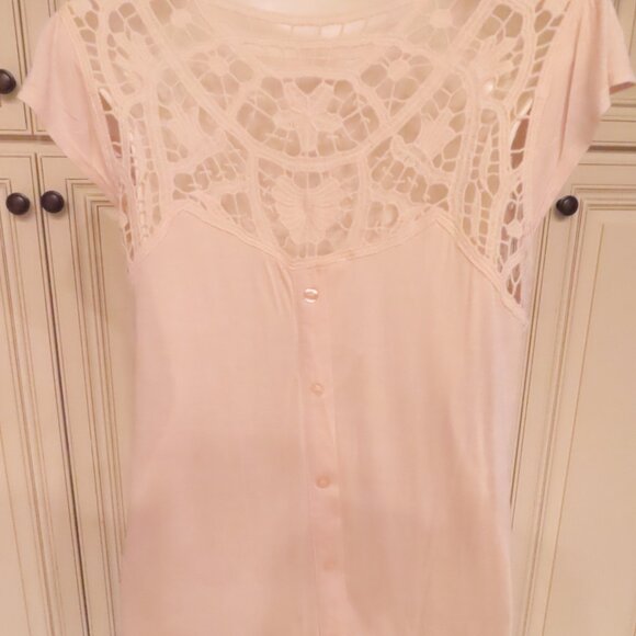 NEW Sweet Wander Cream Lace Neckline Button back Top - Picture 4 of 6